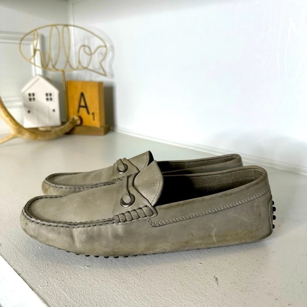 Tod’s Taupe Classic Leather Quiet Luxury Preppy Gommino Loafers –Size 8 (US 9.5)
